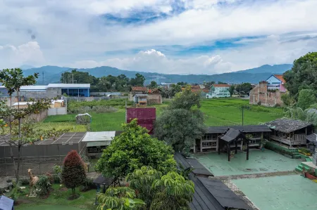 Grand Sunshine Resort & Convention Отели в г. Cimaung