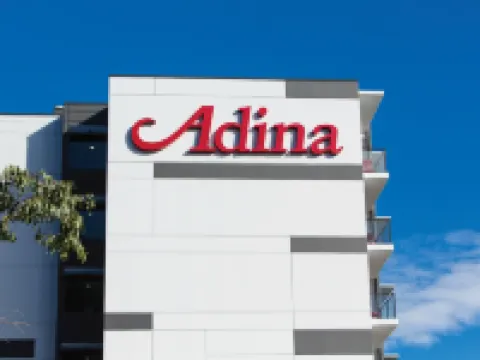 アディーナ アパートメント ホテル シドニー エアポート マスコットのホテル