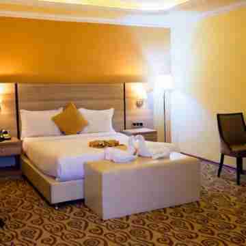 The Holiday Hotel Rooms