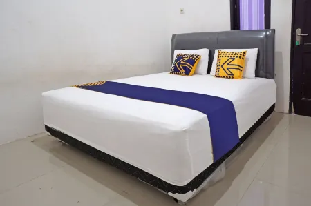 Hotel O Kost Putih Syariah Отели в г. Sukorejo