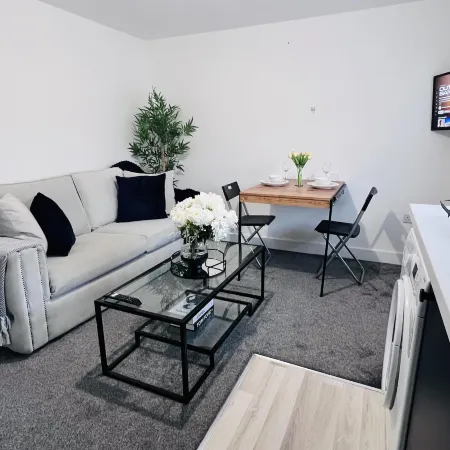 2 Bed Apartment Sleeps 3 -Smart Tv -Private Garden