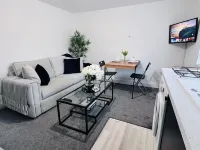 2 Bed Apartment Sleeps 3 -Smart Tv -Private Garden
