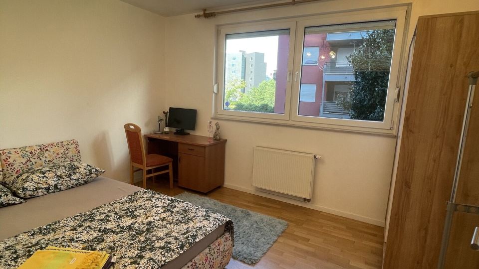 Large Modern 75m2 Flat and Free Parking