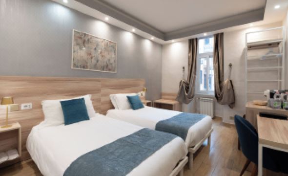 Drago d'Oro Guesthouse - Accross from Metro Vittorio Emanuele