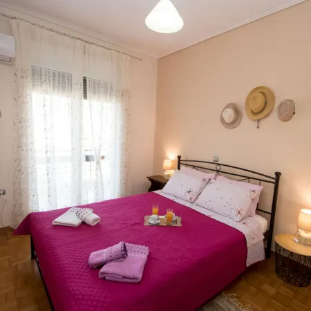 Cozy Flat on the Main Square, 10Min to the Sea