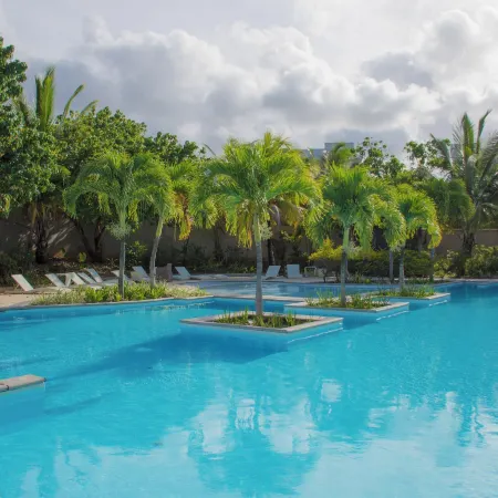 Azuri Apartment with Beach, Pools, Gym, Restaurants, Spa, Boats, Kids Corner