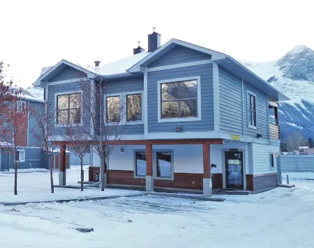 Canadian Rockies Chalets