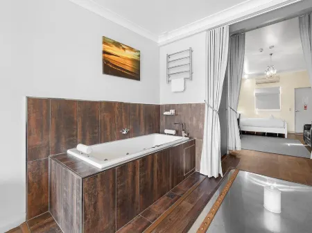 Siesta Villa Отели рядом с достопримечательностью «Сноуи Маунтинс Граммар Скул»