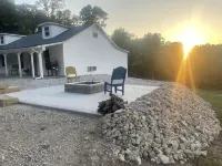 Cabin location in the middle of town! 3 bed/1 bath