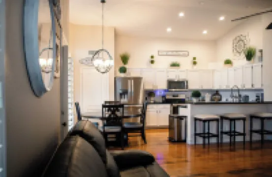 Spacious 4-bedroom house in fabulous Peoria with WiFi, AC