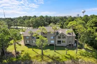 "Salty Sun" - Golf Cart (included), Tennis, Pools, Golf, Beach... it's all here!