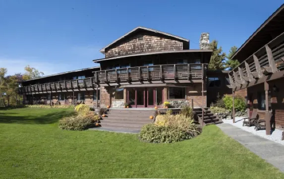 Summit Lodge