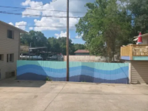 #2 PET FRIENDLY! PONTOON/KAYAKS AVAILABLE! STUDIO CONDO CLOSE TO TOWN & MARINA!