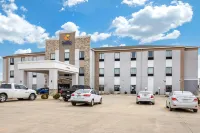 Comfort Inn & Suites Augusta Hotels near Prairie Rose Chuckwagon Supper