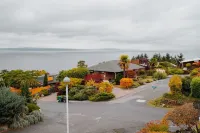 Stunning Lake and Mountain Views with Hot Tub - Modern Oasis Retreat