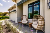 Naples Orange Blossom Oasis Luxury Beach Home 4/3 Hotels near New Balance Naples