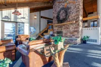 Cozy Mountain Retreat with Hot Tub and Scenic Views - Inviting Getaway Hotel di Summit Park