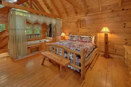 Romantic Cabin with Jacuzzi and Fire Table - Cozy Secluded Retreat Отели в г. Питман Сентер