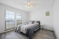Cozy Retreat - Central, Minutes from Downtown Dallas Hotels near Walmart Supercenter