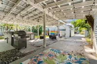 Spacious Outdoor Kitchen and Cozy MIL Suite - Charming Tiny Home