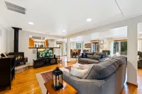 Charming Cottage with Fire Pit and Outdoor Grill - Inviting Getaway Các khách sạn ở Egg Harbor