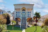 Gorgeous Home Right on the Bay w/Central AC, Balcony, and Free WiFi Hotels near Museum Plaza