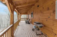 Mountain View and Hot Tub - Charming Rustic Retreat