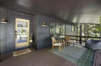 Luxurious Haven with Modern Amenities - Tranquil Woodland Retreat Hotels in Township 1