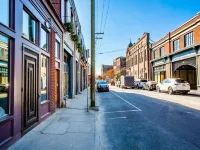 Heart of Historic Downtown with Smart TV and Kitchen - Gorgeous Urban Loft Hotels in Knox County