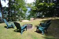 Cozy Cottage with Lake Views and Outdoor Fire Pit - Charming Escape Hotels in Long Lake Township