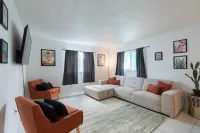 Beachside Condo with Pool Access - Stunning Coastal Retreat