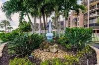 Stunning Water Views and Spacious Lanai - Elegant Island Haven