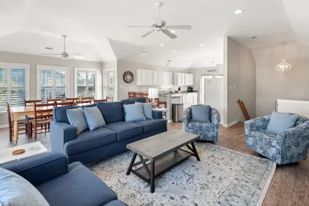 Private Pool and Spacious Decks - Stunning Coastal Haven Отели в г. Карритак