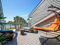 Gorgeous Gulf Views and Spacious Deck - Stunning Beachfront Oasis Hotels in Belleair Beach