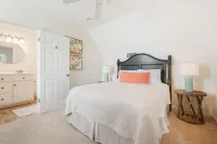 Bayfront Home with Ample Outdoor Seating - Charming Coastal Retreat