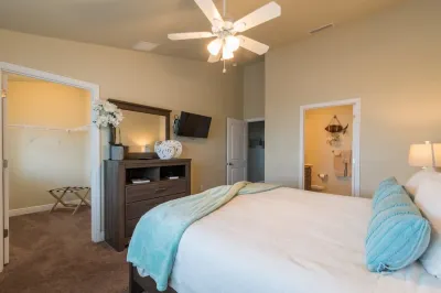 Open-Plan Living and Cozy Patio - Gorgeous Spacious Townhome