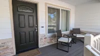 Modern 3 Bed/2 Bath South of Sunriver with Hot Tub and A/C
