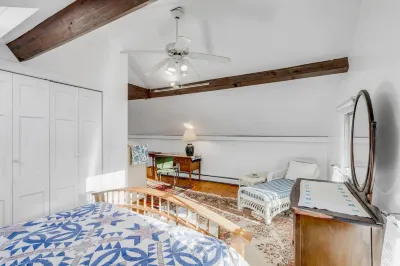 Charming Carriage House with Outdoor Space - Elegant Historic Escape Hotels in Salisbury