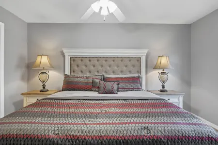 Access to Outdoor Pools and Tennis Courts - Elegant Retreat