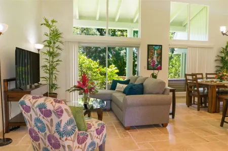 Spacious Living and Modern Comfort - Charming Island Getaway Отели рядом с достопримечательностью «Анини Бич»