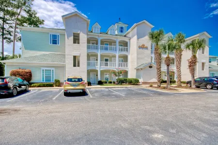 Picturesque Golf Course Views and Pool Access - Elegant Sandy Retreat