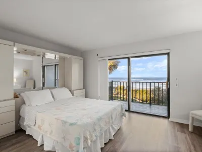 Spectacular Oceanfront Sanctuary - Private Beach, Balcony 퐁스 데 레온 인라잇 라이트하우스 & 뮤지엄 주변 호텔