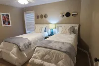 Centrally Located and Cozy Living Space - Inviting Family Retreat