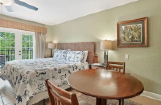 Private Balcony and Serene Garden Views - Cozy Retreat