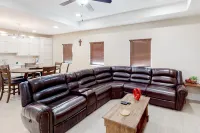 Beautiful waterfront home with central AC, washer/dryer, bay views, & balcony Hotels in der Nähe von Treasures of the Gulf Museum
