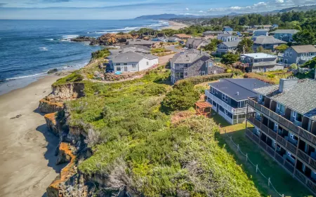 Ocean View Deck and Hot Tub - Stunning Coastal Sanctuary