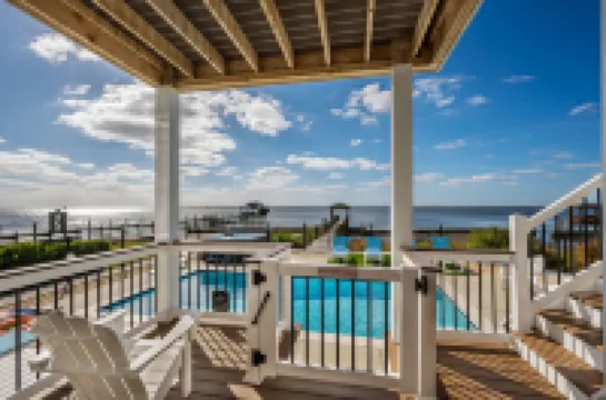 Stunning Views and Private Pool - Luxurious Waterfront Oasis