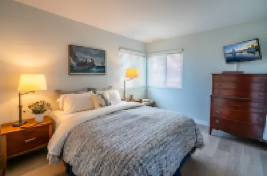 Ocean Views, Gas Grills, Open Kitchen - Stunning Beachside Haven