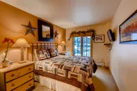 Gourmet Kitchen and Scenic Ski Area Views - Luxurious Mountain Haven