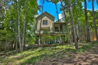 Open Kitchen, Gas Fireplace, and Scenic Deck - Exquisite Retreat Hotels in Pickens County